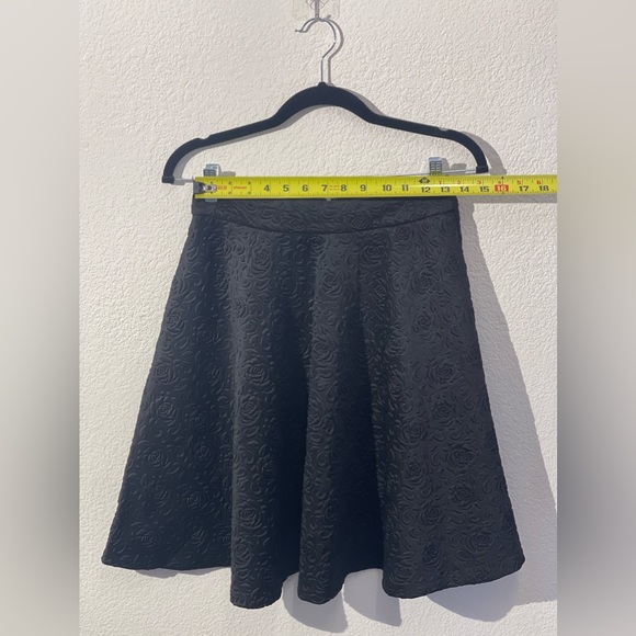 Guess 2 Piece Skirt Set   
Style #W53P53K4090 - Picture 10 of 13